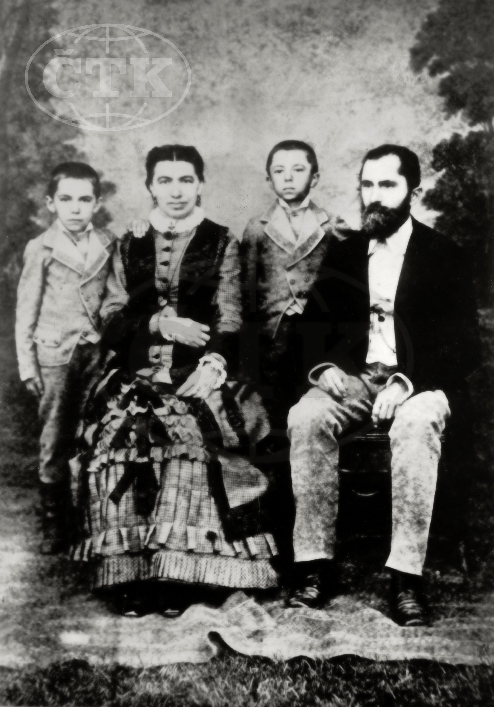 Emil Hácha se svými rodiči - matkou Marií, otcem Josefem a bratrem Theodorem. Foto ČTK